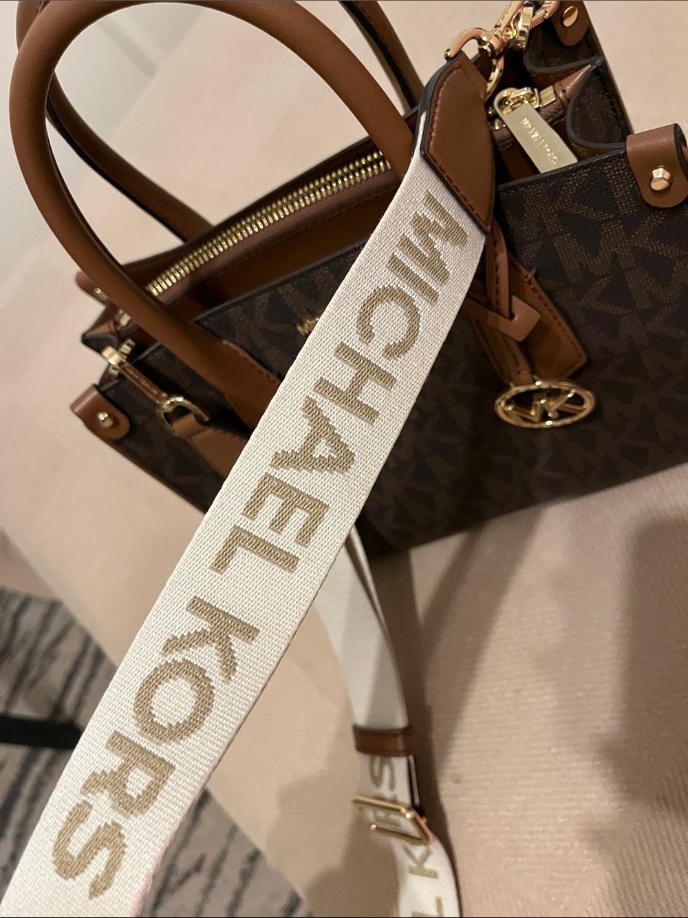 Michael Kors Brown Logo Satchel with Cream Logo Strap - Picture 3 of 7